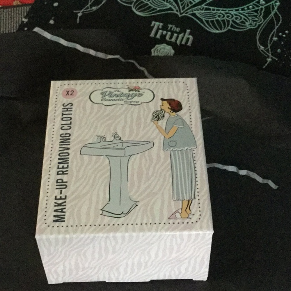The Vintage Cosmetics Company Make-up Removing Cloths